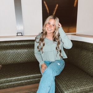 Meet your Posher, Adlee